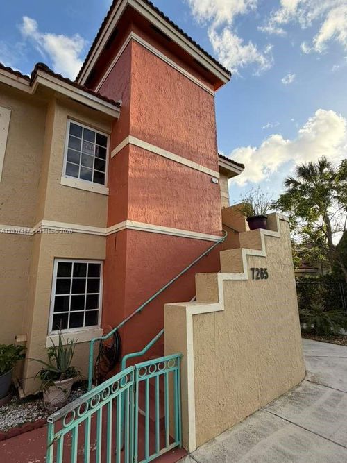 712-7-7265 Nw 173rd Dr, Hialeah, FL, 33015-8489 | Card Image
