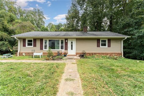 133 South St, Elkin, NC, 28621-3238 | Card Image