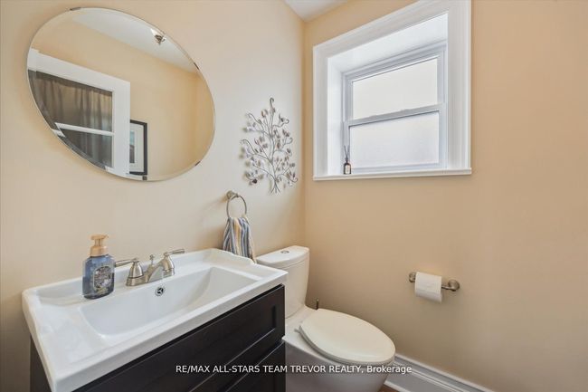 27 Corbett Cres, House other with 3 bedrooms, 4 bathrooms and 5 parking in Aurora ON | Image 13