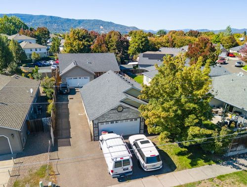 2825 Duell Ave, Medford, OR, 97501-1242 | Card Image