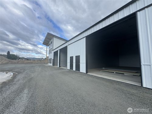 b10-73 E Shop Ave, Chelan, WA, 98816-9709 | Card Image