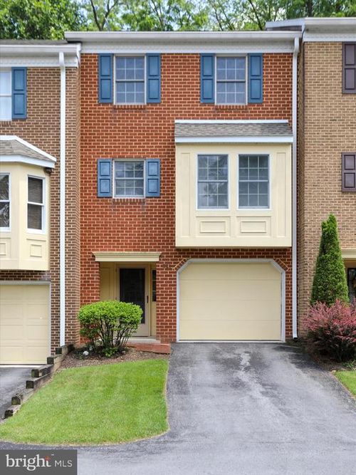 321 Valley View Dr, WAYNESBORO, PA, 17268-1328 | Card Image