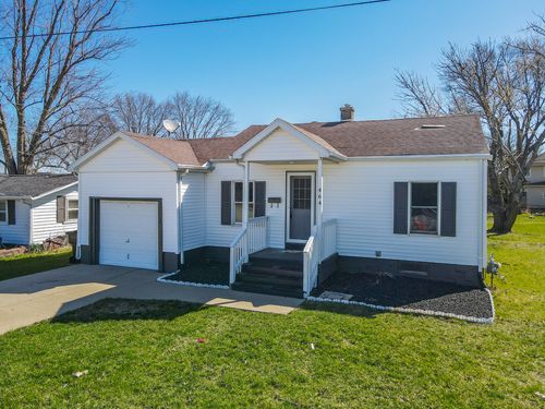 464 N Maple St, Manteno, IL, 60950-1004 | Card Image