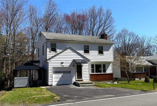 154 Old State Rd, Highland Fls, NY, 10928-4303 | Card Image