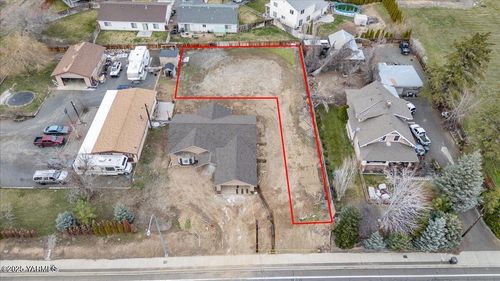 8905 Tieton Dr, YAKIMA, WA, 98908-9706 | Card Image