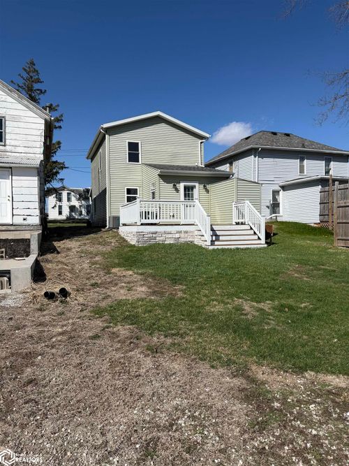 505 E Des Moines St, Brooklyn, IA, 52211-9788 | Card Image