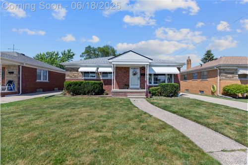 19045 Morningside Ave, Eastpointe, MI, 48021-2725 | Card Image