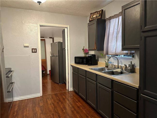 1411 Consuelo St, House other with 3 bedrooms, 1 bathrooms and 2 parking in Alice TX | Image 13