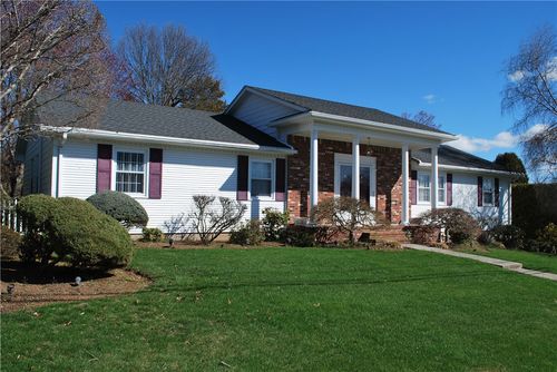 3 Carriage Way, North Providence, RI, 02904-3001 | Card Image