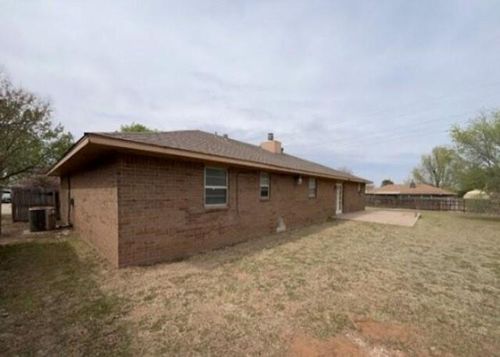1706 Robin Dr, Woodward, OK, 73801-3945 | Card Image