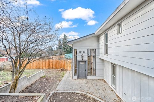 809 Kenroy Ter, East Wenatchee, WA, 98802-6048 | Card Image