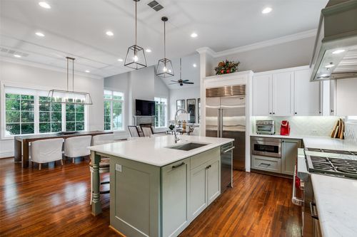 32 Fawn Wood Drive, Dallas, TX, 75248 | Card Image