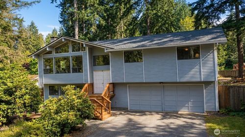 18016 S Tapps Dr E, Lake Tapps, WA, 98391-8901 | Card Image