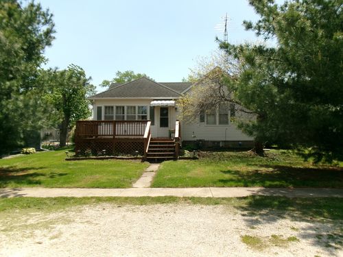 305 W Thomas St, Martinton, IL, 60951-6138 | Card Image