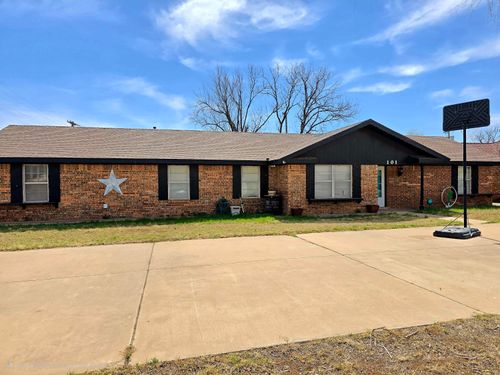 101 W Ollie St, Floydada, TX, 79235-3846 | Card Image