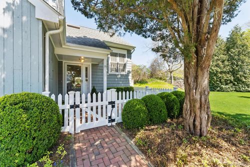 30-30 Brittany Ln, Westhampton Beach, NY, 11978-1425 | Card Image