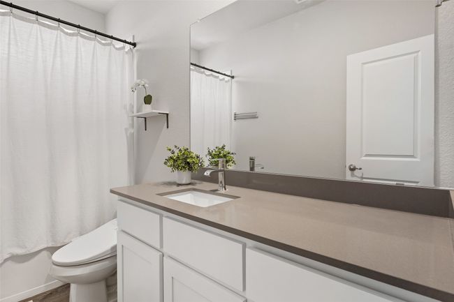 Guest bathroom between bedroom 2&3 | Image 30