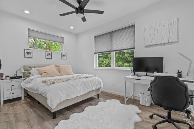 CASITA ADU: Bedroom featuring recessed lighting, windows bringing in lot of natural light and a walk-in closet. | Image 35