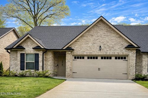 5925 Knox Hill Way, Knoxville, TN, 37912-2110 | Card Image