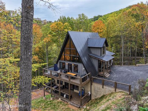 2313 Grey Fox Run, Sevierville, TN, 37862-8626 | Card Image