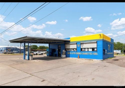 1013 S 7th St, Raymondville, TX, 78580-3006 | Card Image