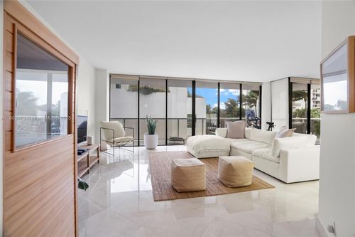 apt-m1-20281 E Country Club Dr, Aventura, FL, 33180-3024 | Card Image