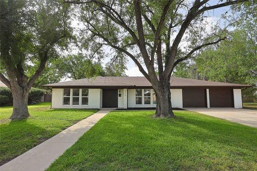 906 Merritt Drive, Lockhart, TX, 78644 | Card Image