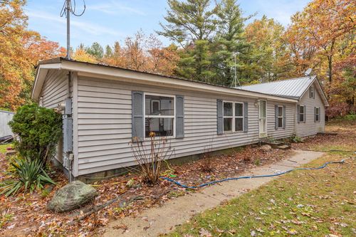 8233 S Beech Ave, Howard City, MI, 49329-9086 | Card Image