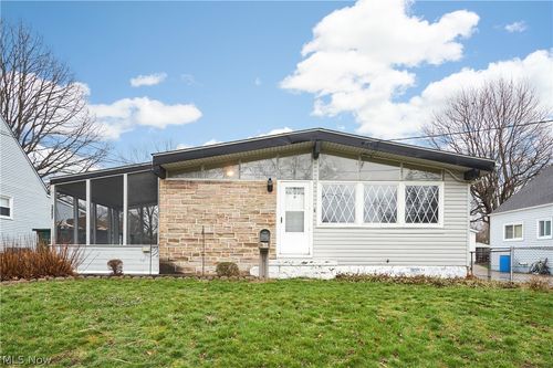 2887 Unclmorse Ave, Akron, OH, 44314-1018 | Card Image