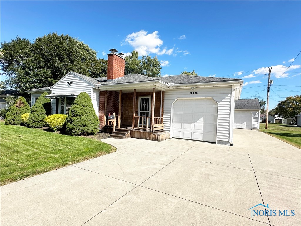 Watson Ave, Fostoria, OH 44830