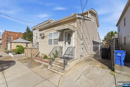 270 Westervelt Pl, Lodi, NJ, 07644-1108 | Card Image