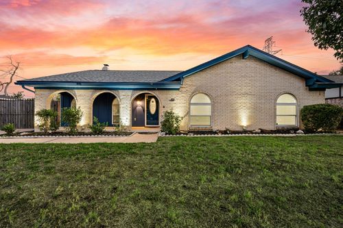 633 Lewis Dr, Hurst, TX, 76054-3155 | Card Image