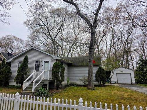 117 Maple Ave, Riverhead, NY, 11901-4272 | Card Image