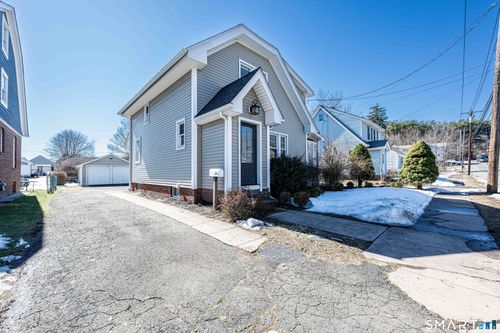 186 School St, Hamden, CT, 06518-3127 | Card Image