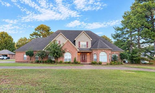 123 Tall Oaks Dr, Senatobia, MS, 38668-6381 | Card Image