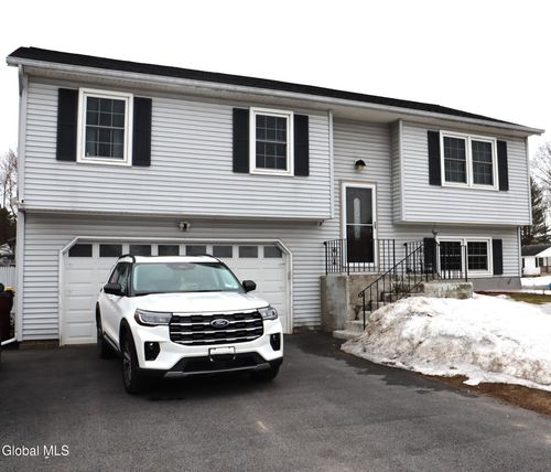 2 Moonglow Rd, Wilton, NY, 12831-1334 | Card Image