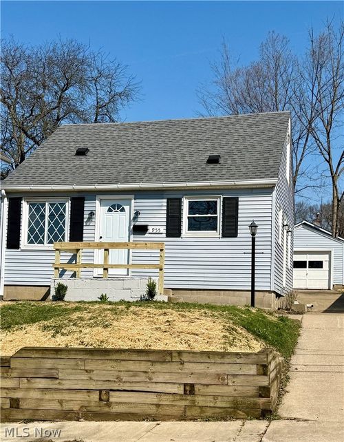 955 Iona Ave, Akron, OH, 44314-2739 | Card Image
