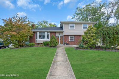 Sought after Candlewood!!This spacious split level on a private 100 x150 lot features a double entry, 4 bedrooms, finished basement and a fenced in backyard with deck! | Image 2