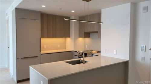 apt-5211-3 Court Sq, Long Island City, NY, 11101-8964 | Card Image