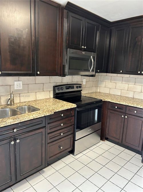 1136-1136 Ne 210th Ter, Miami, FL, 33179 | Card Image