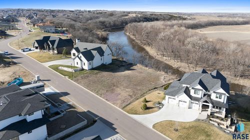 1600 S Scarlet Oak Pl, Sioux Falls, SD, 57110-7711 | Card Image