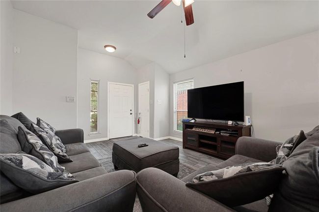 14147 Ballfour Park Ln, House other with 3 bedrooms, 2 bathrooms and null parking in Houston TX | Image 6
