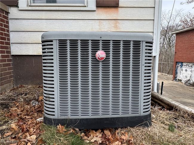 Details with central AC unit | Image 25