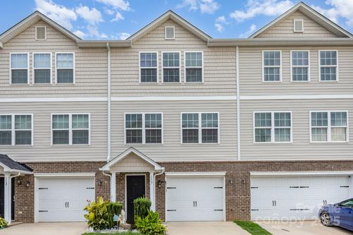 117 Langhorne Dr, Mount Holly, NC, 28120-1449 | Card Image
