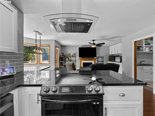 12255 Se Mapleleaf Ct, House other with 4 bedrooms, 3 bathrooms and 2 parking in Clackamas OR | Image 12