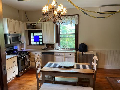 12 Clarke St, Newport, RI, 02840-3024 | Card Image