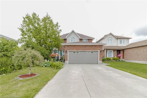 32 Vineberg Dr, Hamilton, ON, L9B2P6 | Card Image