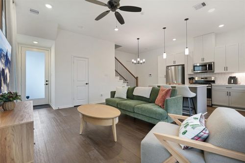 f-9902 Clark Rd, Houston, TX, 77076-5023 | Card Image