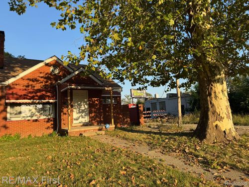 15318 Whitcomb St, Detroit, MI, 48227-2663 | Card Image