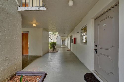 109-9440 Poinciana Pl, Davie, FL, 33324-4861 | Card Image